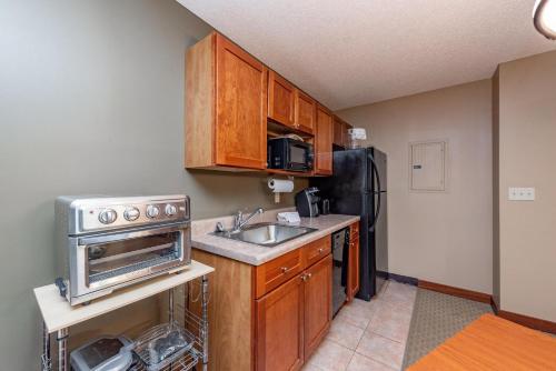 Fotografie z fotogalerie ubytování B204 One Bedroom Lake View v destinaci Oakland