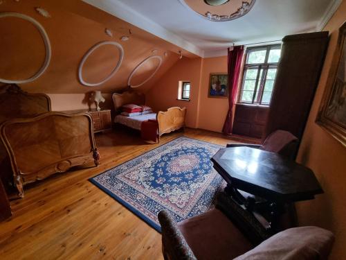 a living room with a couch and a table at Pałac Sapetów in Tuczno