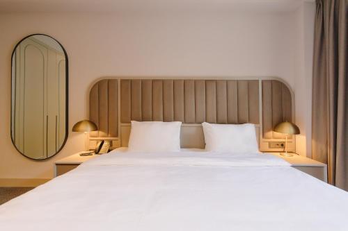 Postel nebo postele na pokoji v ubytování STROFI Boutique Hotel