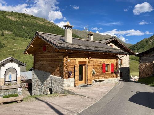 The building where the chalet is located