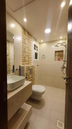 Imagen de la galería de TAQAH SEA APARTMENT, en Salalah