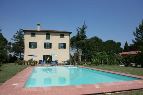 a large swimming pool in front of a house at Villa Cantagallo in Cortona