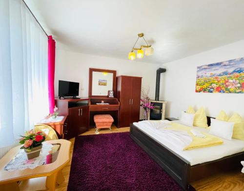 Posteľ alebo postele v izbe v ubytovaní Apartmany pod Troma Korunami