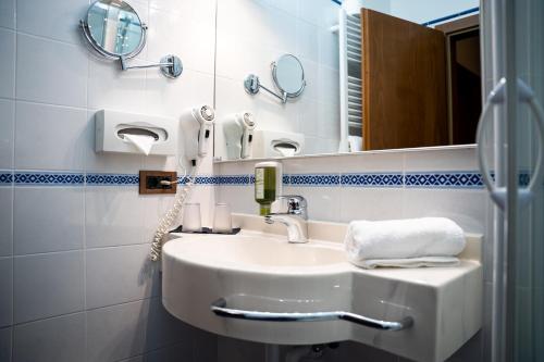a bathroom with a sink and a mirror at PanoramaHotel Penegal in Mendola