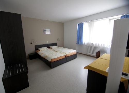 Ένα ή περισσότερα κρεβάτια σε δωμάτιο στο Albergo Elvezia