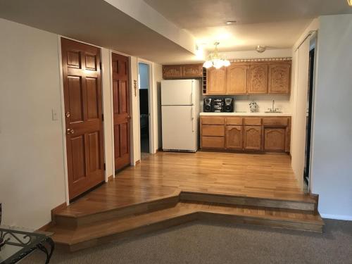 Η κουζίνα ή μικρή κουζίνα στο Quail Run Cabin 4,000 Sq.Ft Largest & Most Beautiful House On The Mountain
