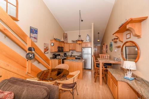 706H Studio Loft One Bath – Photos 3