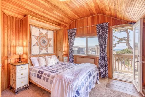 a bedroom with a bed and a window at The Captains Place in Lincoln City