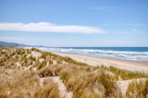 a sandy beach with the ocean in the background at The Beach Cabin MCA 736 - Meredith Lodging in Manzanita