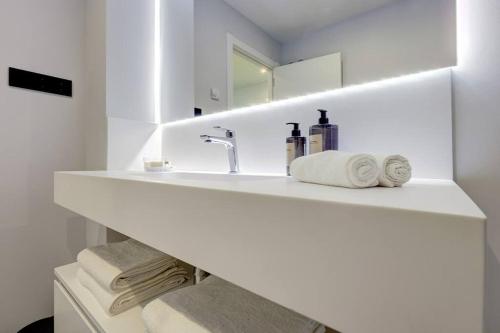 Brand New, Elegant Ground Floor Two Bed Apartment