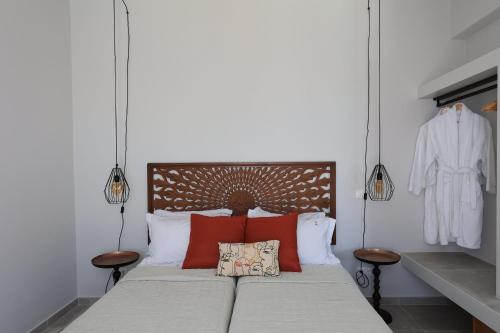 Postel nebo postele na pokoji v ubytování Captains Villas & Suites