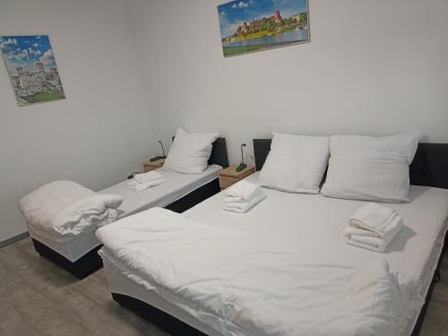 Ένα ή περισσότερα κρεβάτια σε δωμάτιο στο Apartamenty MARGO