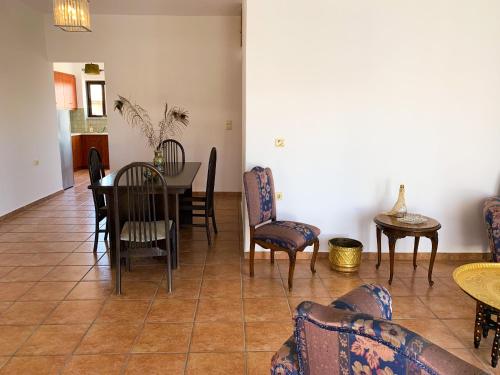 CENTRAL HUGE LUXURY APARTMENT and FREE PARKING