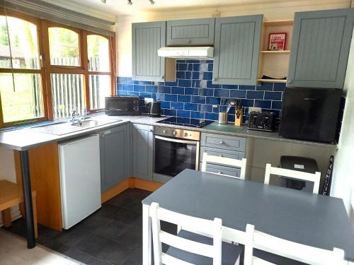 Gallery image of Woodland Holiday Cottage, near St Ives, Holiday Park location with swimming pool in St Ives