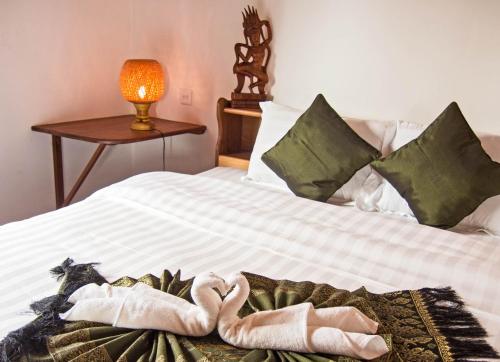 Un pat sau paturi într-o cameră la TARA LODGE Haven of peace
