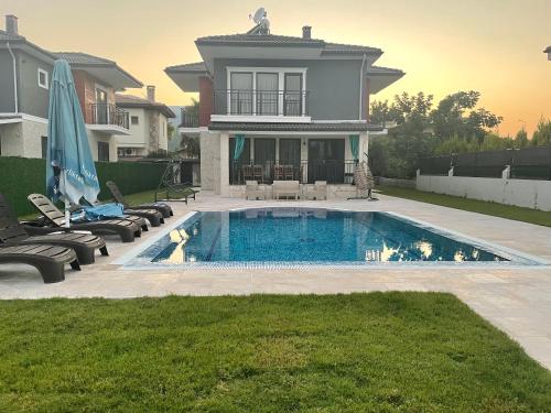 Πισίνα στο ή κοντά στο KEYSAN VILLAS