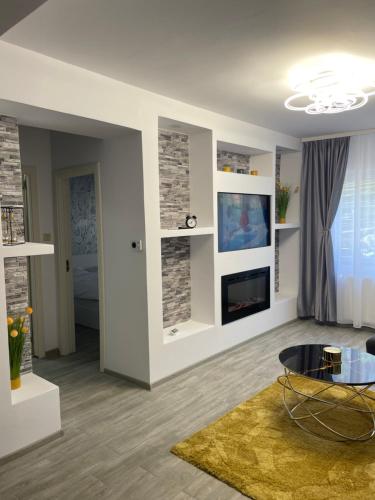 SHoliday Central Open space modern cu parcare gratuită în Timișoara TV 또는 엔터테인먼트 센터