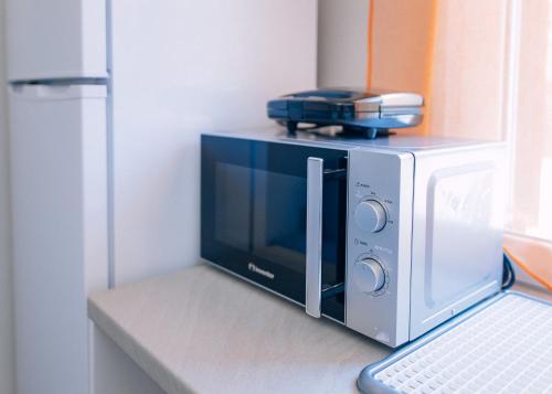 a microwave oven sitting on top of a counter at Edyta's Apartment in Pyrgi