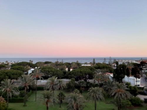 Zdjęcie z galerii obiektu Renovated Modern Elegant Studio with Sea View w Marbelli