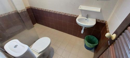 Un baño de P & T Hostel