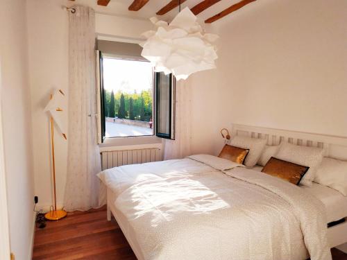 Säng eller sängar i ett rum på Lux Wood Loft