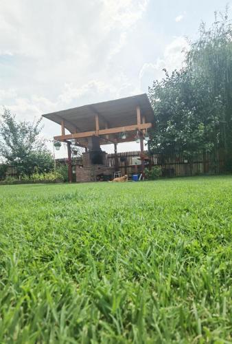 Taman di luar Casa Reds