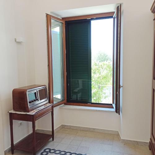 a microwave sitting on a table next to a window at Emerald's Resort - Filomena in Conca dei Marini