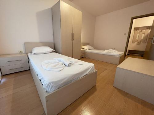 A bed or beds in a room at Menada Grand Kamelia Apartments