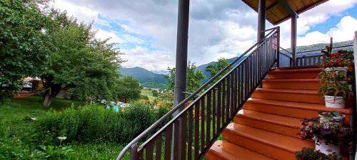 Ein allgemeiner Bergblick oder ein Berglick von der Pension aus