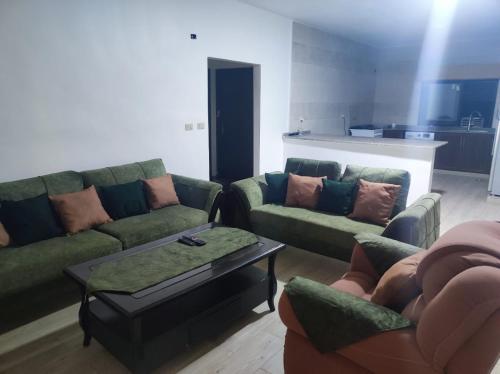 Χώρος καθιστικού στο Furnished house بيت مفروش ابو فارس