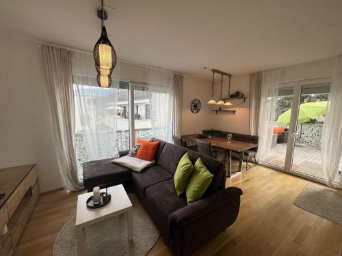 a living room with a couch and a table at Hepp-Lounge in Seeboden