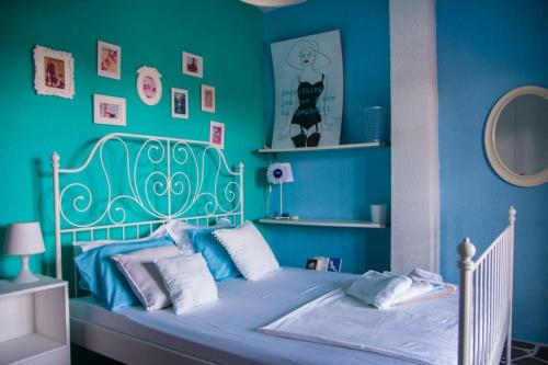 a blue bedroom with a bed with blue walls at Casavita 1 in Polykhrono