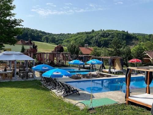 Bazén v ubytování Holiday Home Rodjak sa sela nebo v jeho okolí