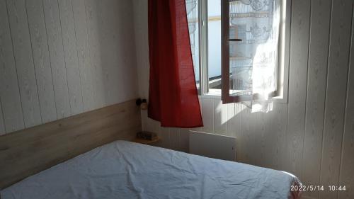 Posteľ alebo postele v izbe v ubytovaní Logement refait à neuf - Résidence - Chez Christian