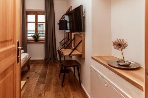 TV a/nebo společenská místnost v ubytování the salt townhouse