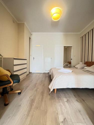 Ένα ή περισσότερα κρεβάτια σε δωμάτιο στο Madach square apartment