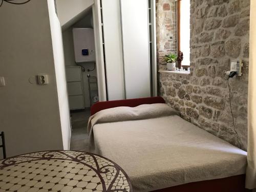 Posteľ alebo postele v izbe v ubytovaní Figa Studio Apartman