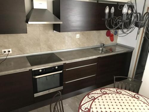 Kuchyňa alebo kuchynka v ubytovaní Figa Studio Apartman