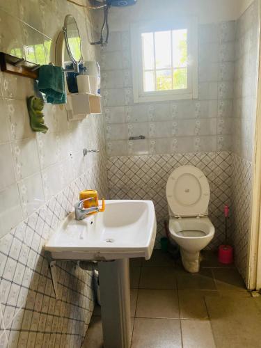Ένα μπάνιο στο One World Village Guesthouse