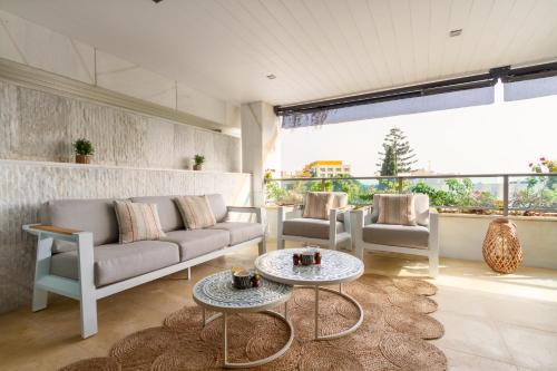 MARBELLA BANUS SUITES - Jardines del Príncipe Urb - Golden Mile - Luxury Residence - Premium 2BR - 3BA - Private Office - Spacious Outdoor Terrace - S Pool - Gym - Premium Finishes - Prime Golden Mile Location - Ideal for Families