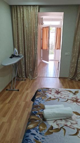 เตียงในห้องที่ Comfort