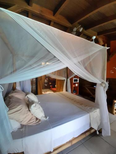 Llit o llits en una habitació de Ali-Naïs Location