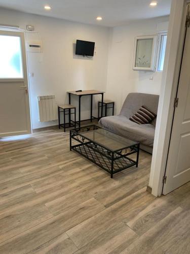 Photo de la galerie de l'établissement Appartement 2 personnes proche plage(900m) dans une maison individuel., à Hendaye