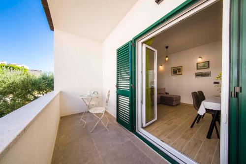 a sliding glass door leading to a patio with a table at Ve & Ki in Podstrana