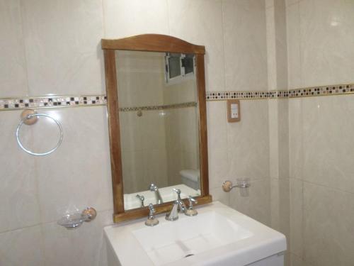 a bathroom with a sink and a mirror at EL JACARANDÁ in Charata