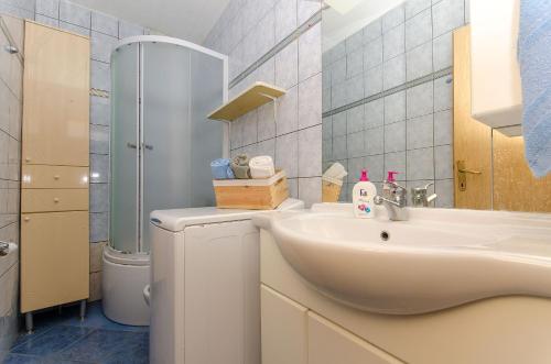 Ένα μπάνιο στο Apartment Andy