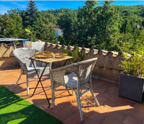 a table and chairs sitting on a patio at Chambre Privée dans Villa Provençale in Saint-Tropez