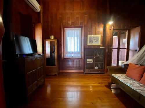 a living room with a couch and a window at Ayutthaya retreat in Phra Nakhon Si Ayutthaya