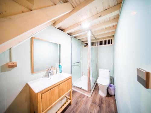 A bathroom at Tuo Tuo Guest House