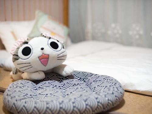 a stuffed cat is sitting on top of a table at Tuo Tuo Guest House in Lijiang